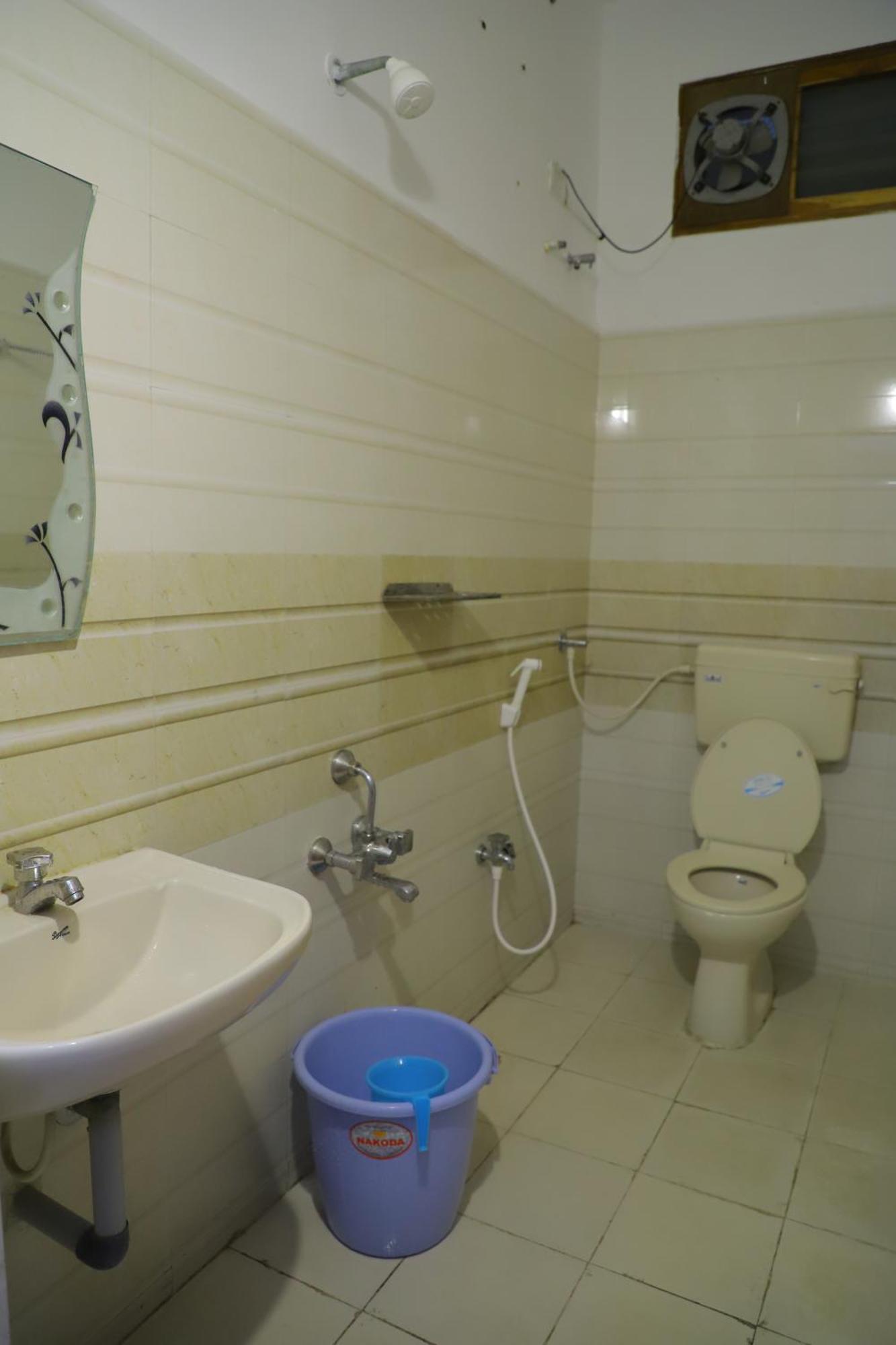 Nanda Mohan Homestay- Luxuries Ac Close To Alipiri Foothills-kapila Teertham And Iskcon Temple Homestay *