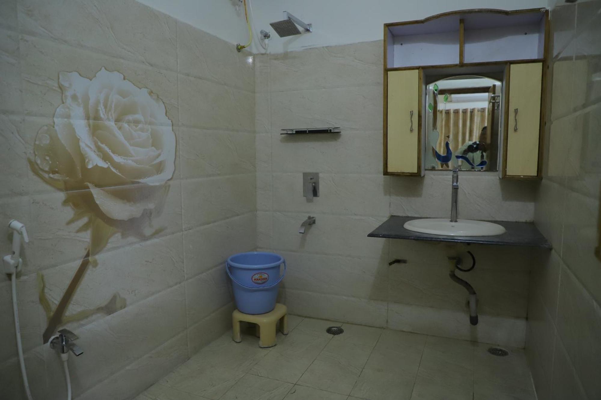 Nanda Mohan Homestay- Luxuries Ac Close To Alipiri Foothills-kapila Teertham And Iskcon Temple Tirupati