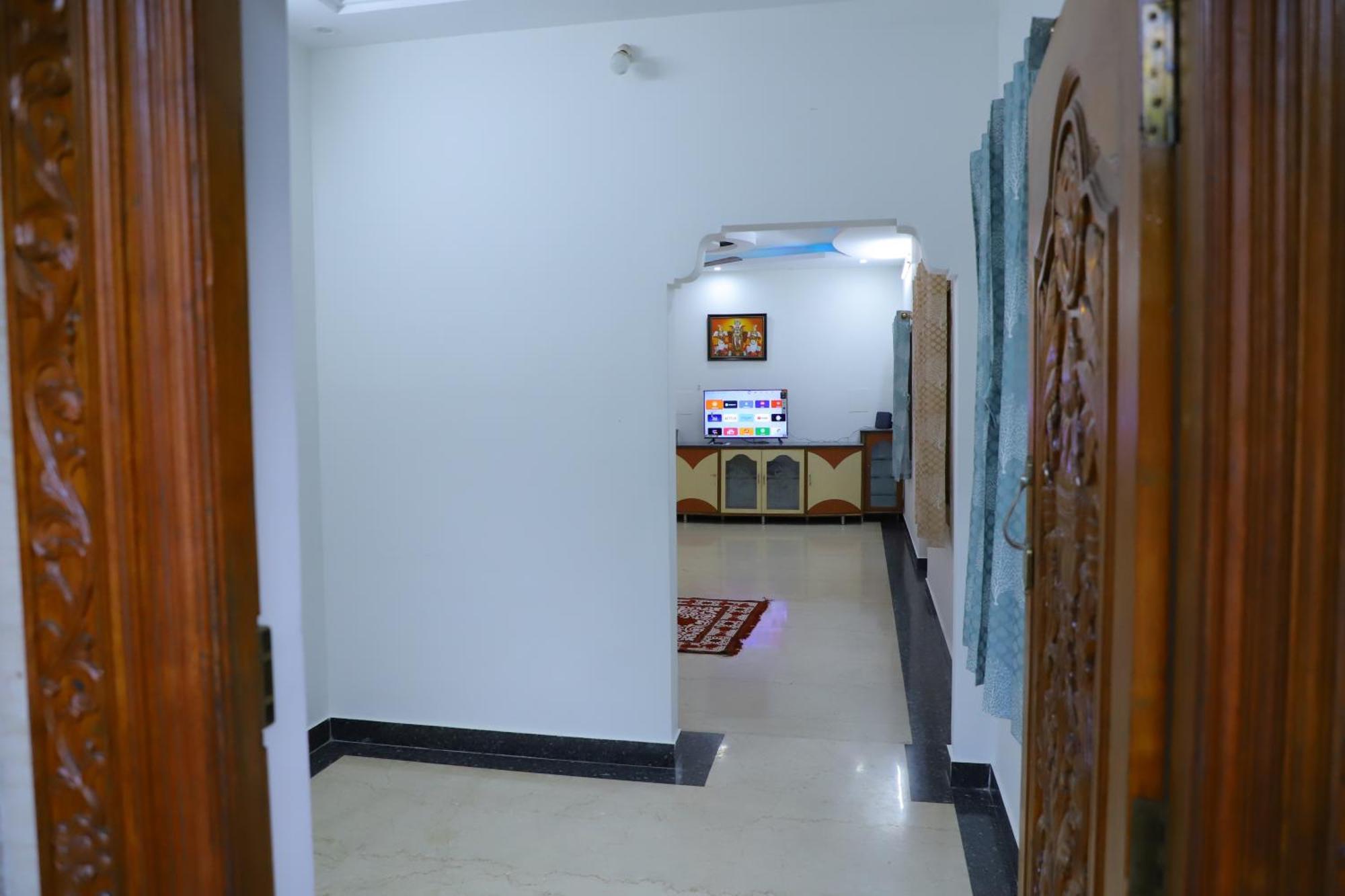 Nanda Mohan Homestay- Luxuries Ac Close To Alipiri Foothills-kapila Teertham And Iskcon Temple Homestay