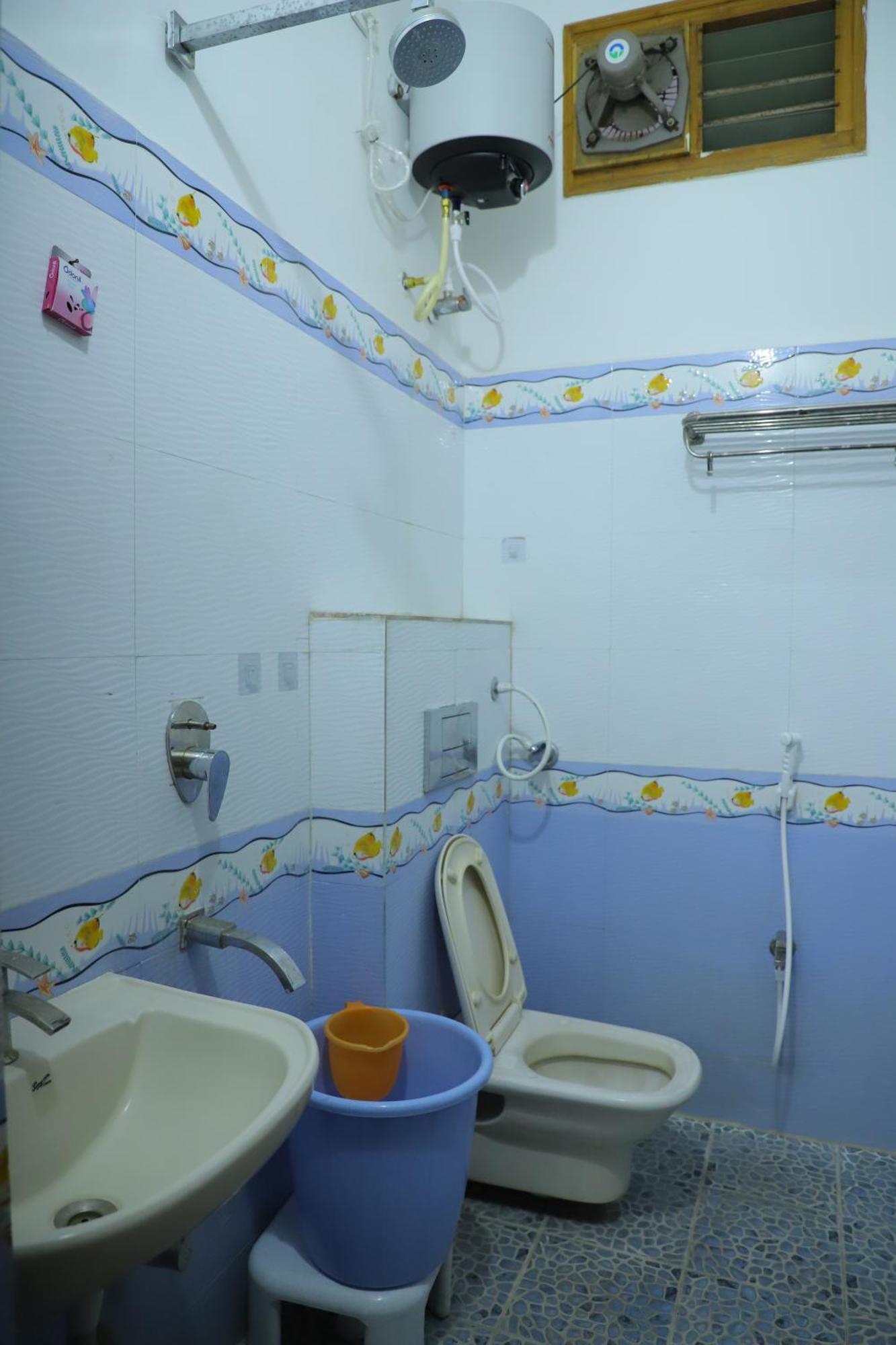 Homestay Nanda Mohan Homestay- Luxuries Ac Close To Alipiri Foothills-kapila Teertham And Iskcon Temple Tirupati