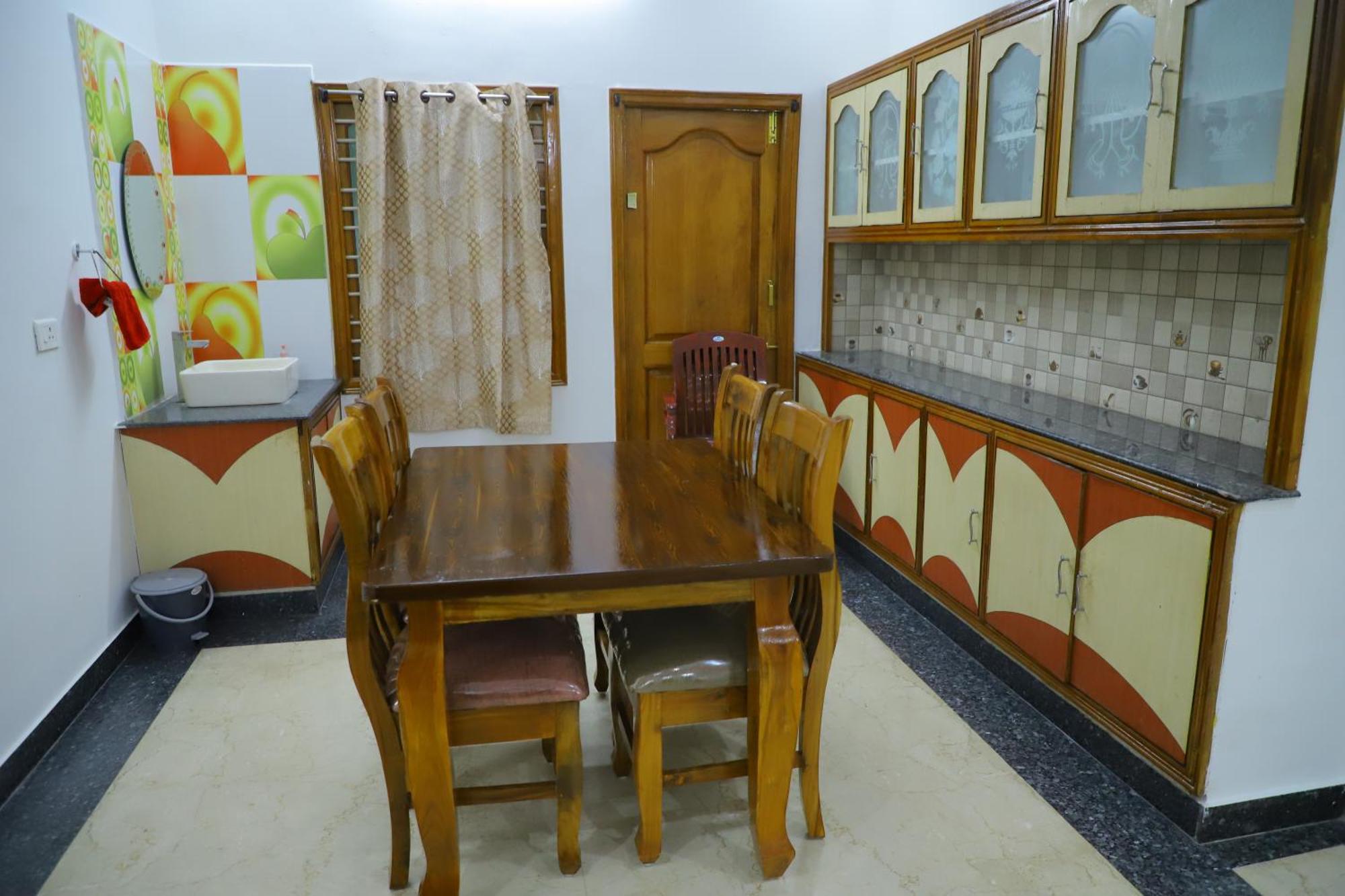 Homestay Nanda Mohan Homestay- Luxuries Ac Close To Alipiri Foothills-kapila Teertham And Iskcon Temple